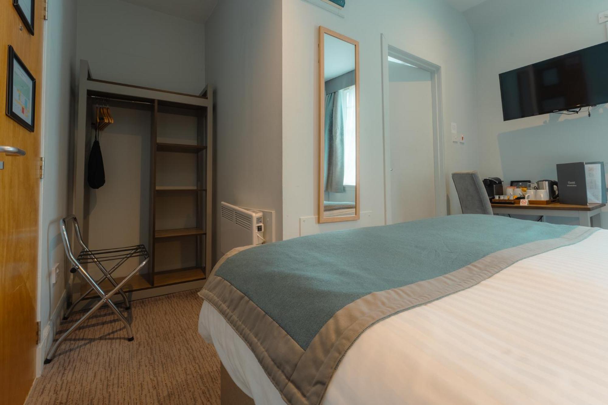 West Port Hotel Линлитгоу Екстериор снимка