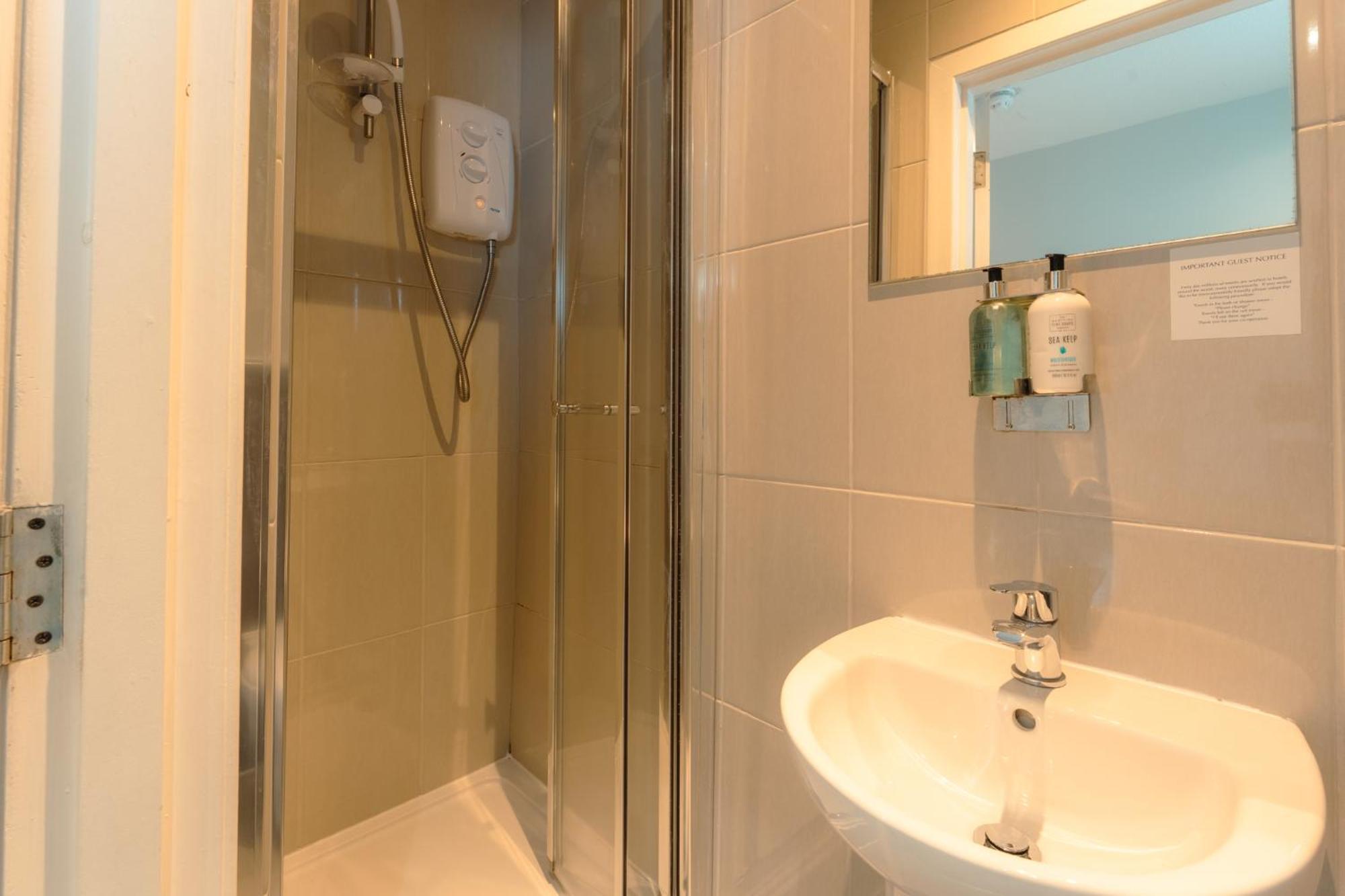 West Port Hotel Линлитгоу Екстериор снимка