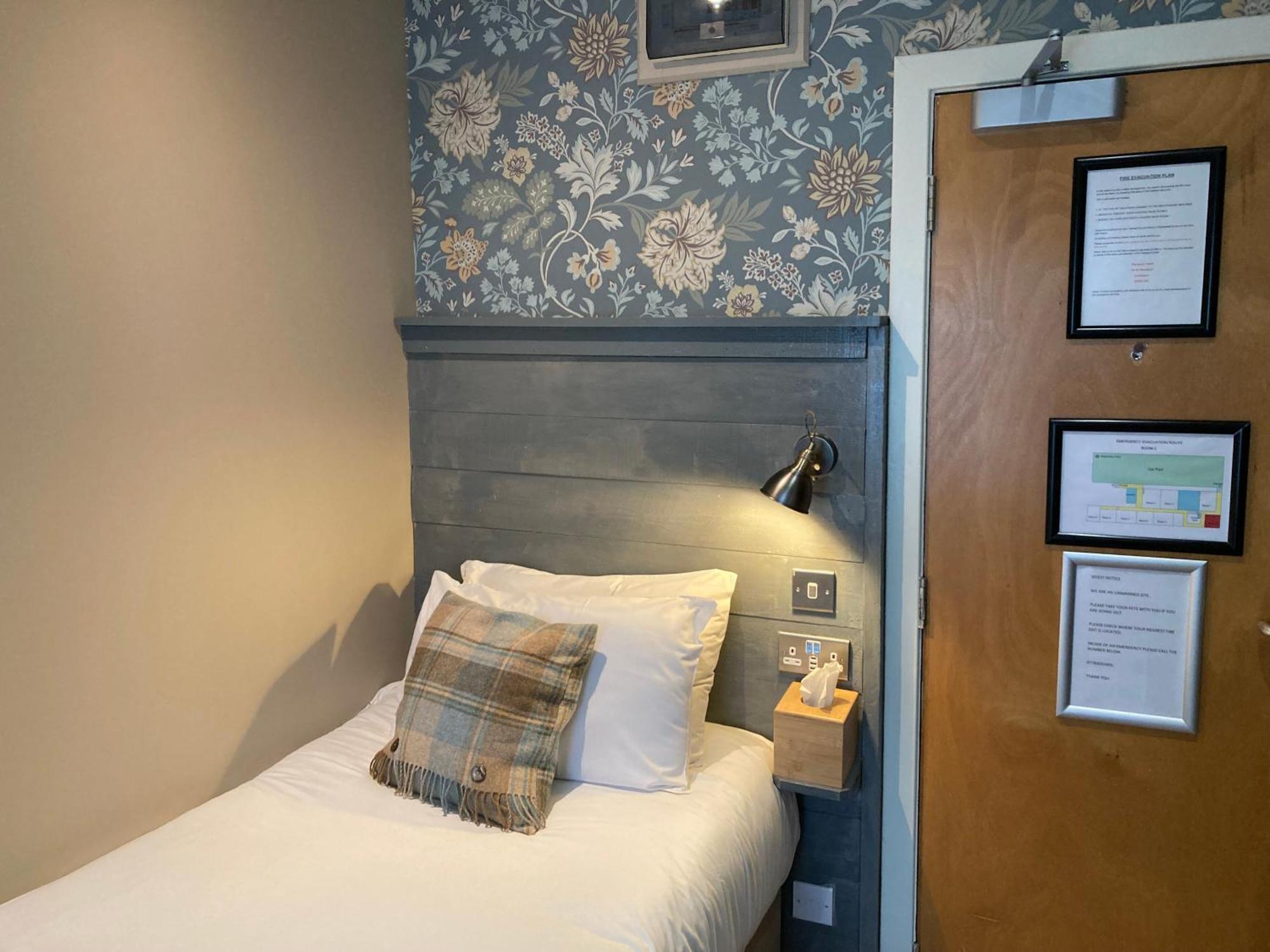 West Port Hotel Линлитгоу Екстериор снимка