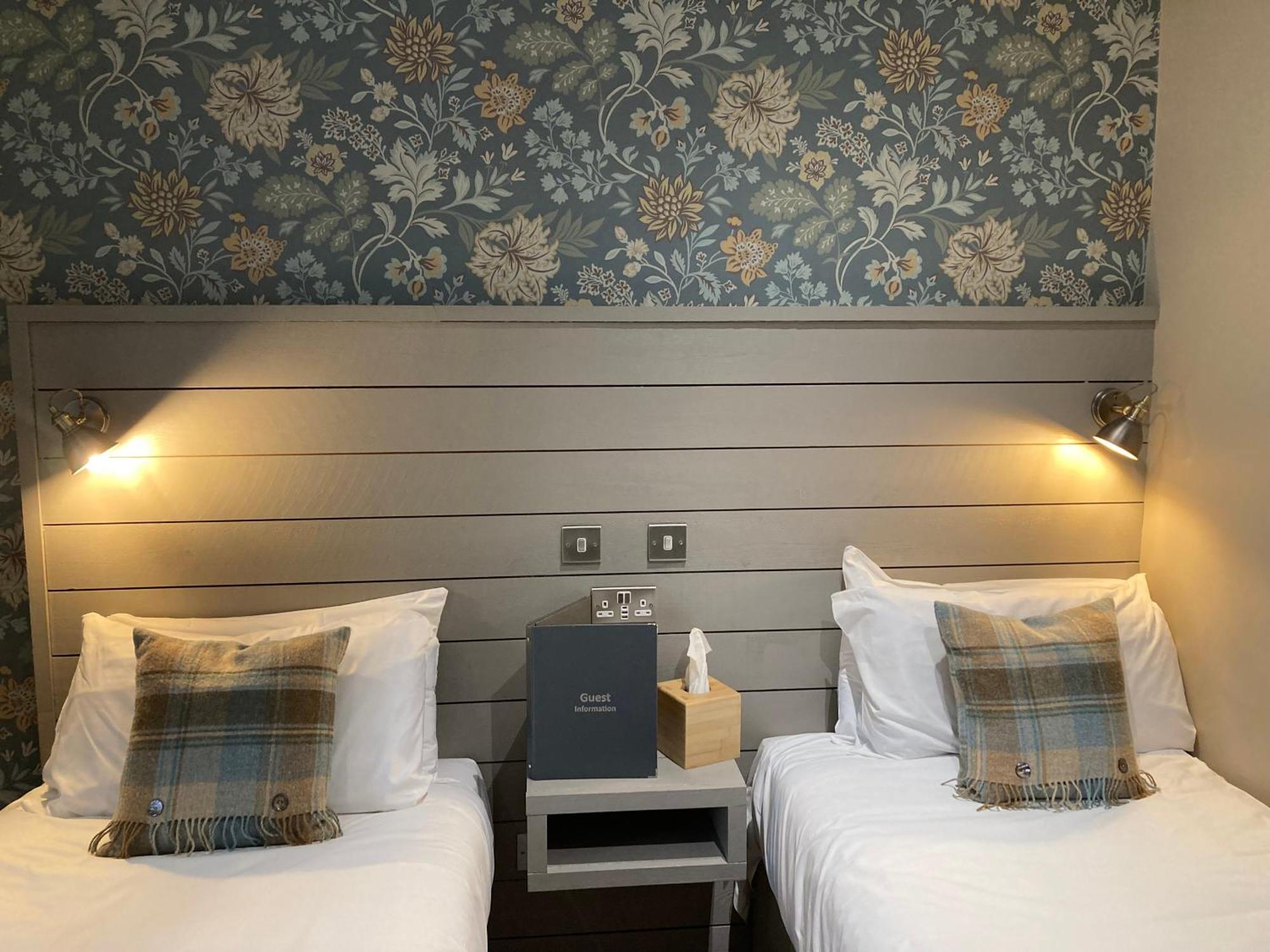 West Port Hotel Линлитгоу Екстериор снимка