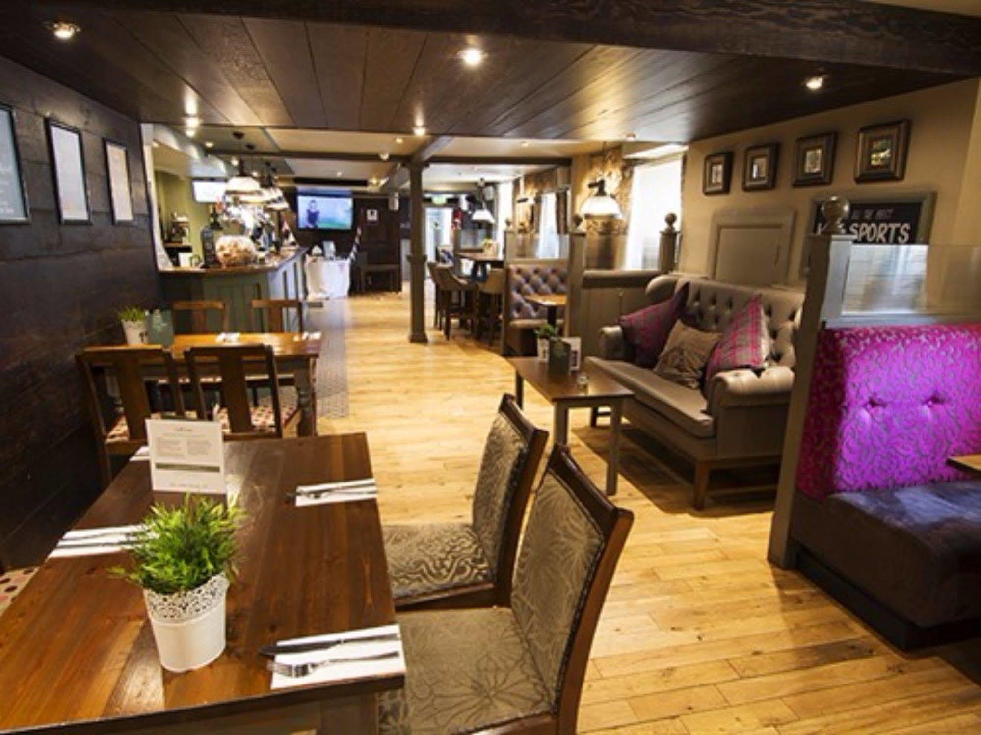 West Port Hotel Линлитгоу Екстериор снимка